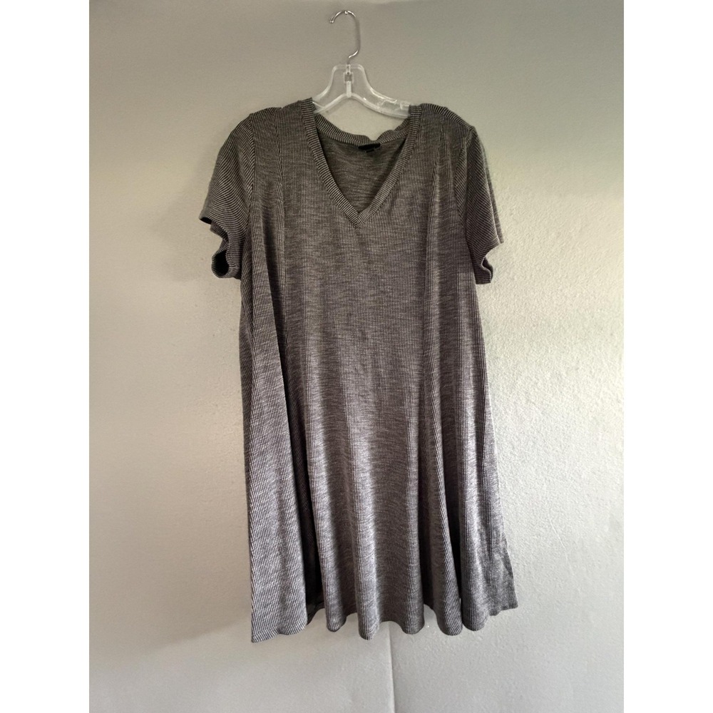 Torrid Dress Womens 1X Gray Stripe V Neck Short Sleeve Swing T Shirt Trapeze